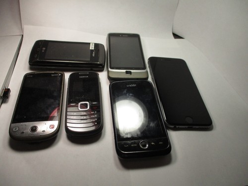 Lot vintage cell phones - lot,