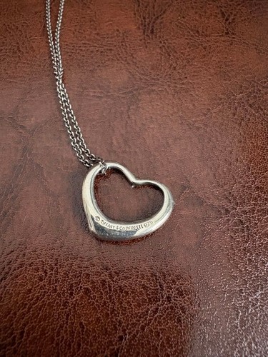 Collana con ciondolo - , in
