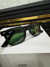 Ray-Ban Original Wayfarer - Stile nero audace con lenti verdi firmate