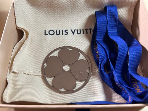 Charm louis vuitton - charm,