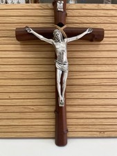 Crocifisso a tronco noce scuro