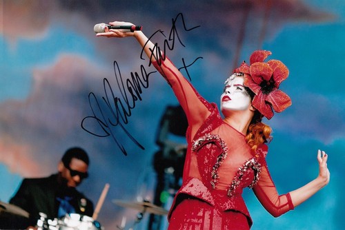 Music paloma faith - music, signed