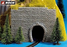 Portale galleria in pietra