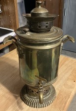 Antico samovar russo in ottone