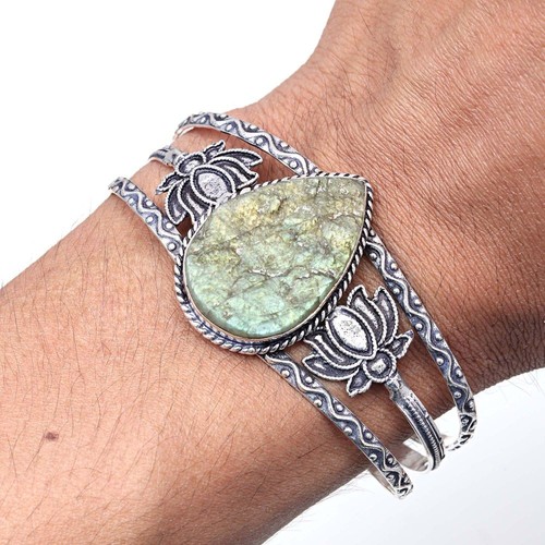 Bracciali braccialetti fatti - , a