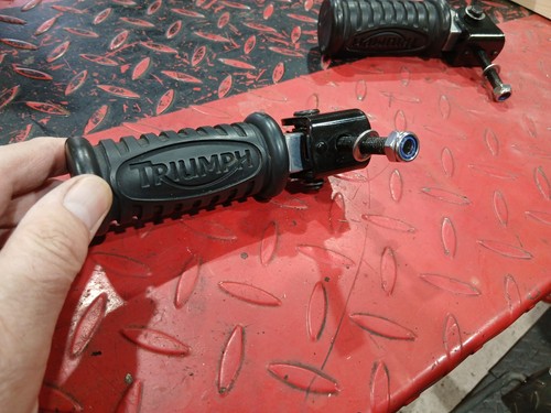 Triumph bonneville poggiapiedi - triumph,