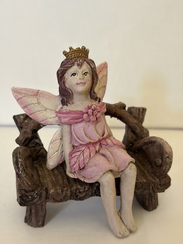 Peice pinkfairy sitting - -,