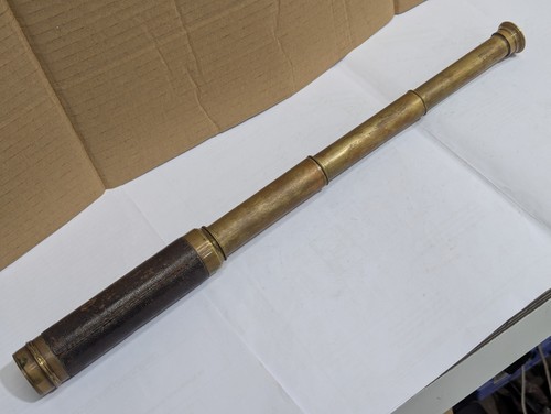 Vecchio telescopio marino