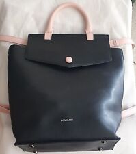 Zaino donna in ecopelle colore nero con manico e spallacci di colore rosa