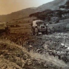 144487 FOTO militare colonie coloniale VEICOLO CON ENORMI RUOTE TIPO TRATTORE 