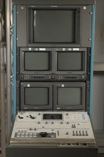 Armadio con 1 Panasonic PRODUCTION MIXER MIXER WJ-MX 50A  & 5 MONITOR SONY PVM