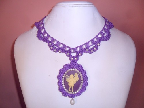 Collarino viola con - cammeo, e