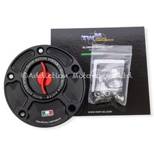 Tappo carburante rosso azione