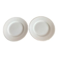 Set di due piatti bianchi