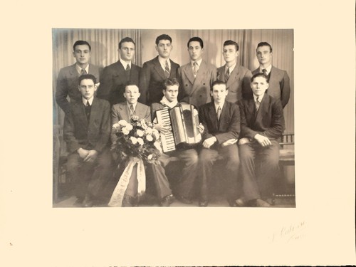 Gruppo leva rallegrato dal - di,