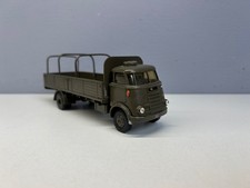 Vecchia auto lion miho - vecchia,