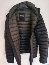 Giacca nera censurata stile