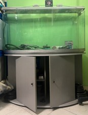 Acquario completo usato. Forma mezzaluna con supporto dotato di 2 comode ante