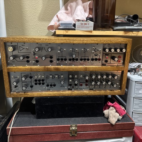 Sintetizzatore analogico