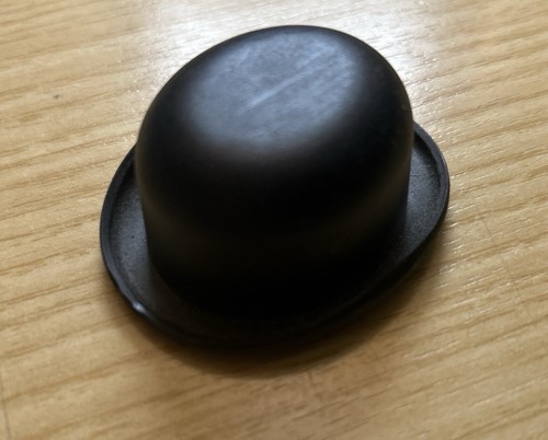 Scultura con cappello - , a