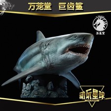 Statua squalo megalodonte