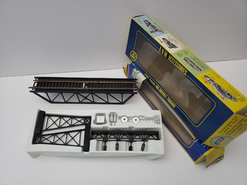 Ahm two track - two, gantry