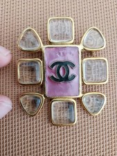 BROCHE CHANEL GRIPOIX VINTAGE 1996 METAL DORE ET RESINE AUTHENTIQUE MODELE RARE