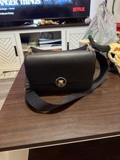Tracolla Kate Spade New York Audrey Flap in pelle nera con cinturino nuovo