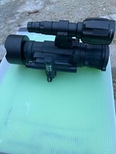 visore infrarossi marca ARMASIGHT con torcia 