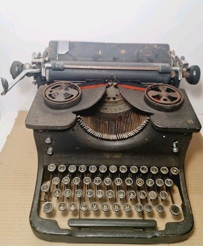 Vintage 1940s typewriter - vintage, ~1940s