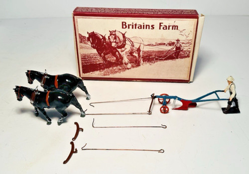 Britains village farm aratro - village,