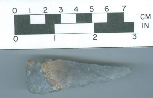 Insolito coltello triangolare