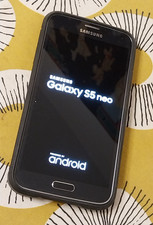 Samsung S5 Neo, con custodia