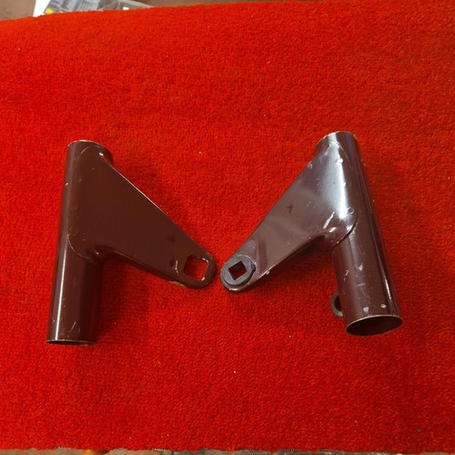 Due staffe faro - ,