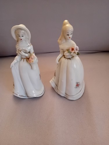 Statuina bianca in - ,