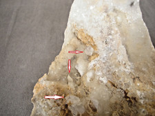 Minerali: QUARZO su MARMO - Cava La Facciata, Torano, Carrara * 689 g *