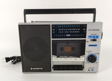 AM FM RADIO CASSETTE RECORDER PORTATILE SANYO M2805F VINTAGE 1985 DA TESTARE