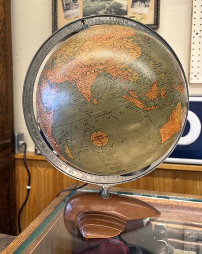 Antico mappamondo terrestre
