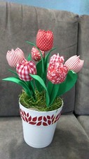 Fiori in stoffa: vaso con composizione di tulipani o altri fiori stoffa