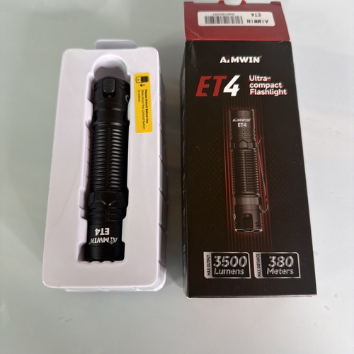 Torcia ricaricabile tattica
