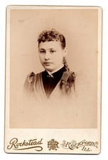 C. 1890s CABINET CARD ROCKSTEAD GORGOEUS GIOVANE DONNA IN ABITO ROCKFORD ILLINOIS