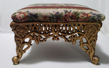 Poggiapiedi vintage in ghisa - tappezzeria arazzo floreale a righe - base ornata