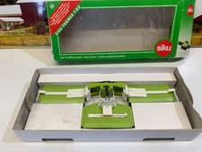 SIKU.1:32. CLAAS. TOSAERBA PIEGHEVOLE A TRE TESTE. TAGLIAERBA PER PASCOLO. TRATTORE TRAINATO