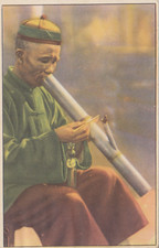 CARTOLINA  POPOLI E COSTUMI CINA DEL SUD UN FUMATORE CON PIPA AD ACQUA NON VIAG.