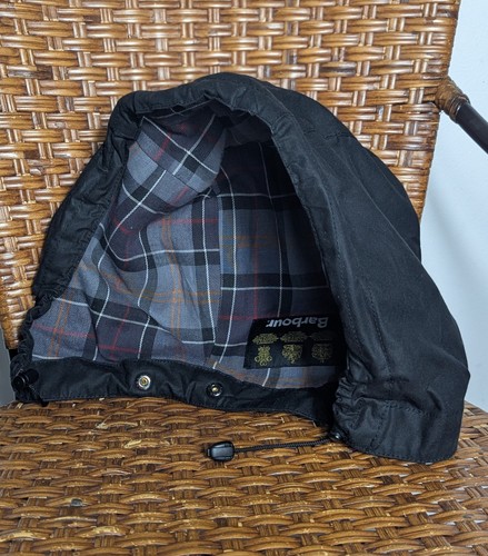 Barbour cappuccio cerato nero