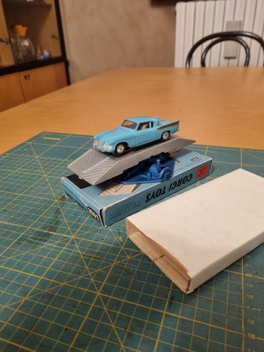 Corgi elevating service ramp - elevating,