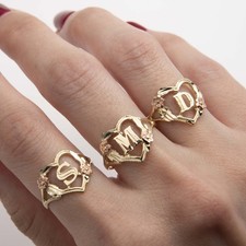 Anello con lettera iniziale - iniziale, a