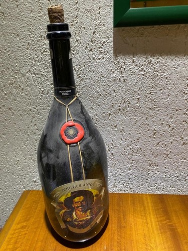 Bottiglia vuota magnum tenuta