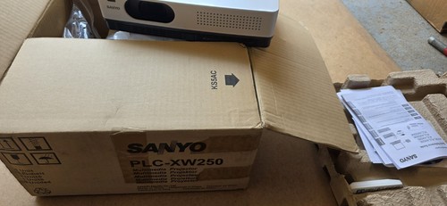 Sanyo plc xw250 proiettore lcd - plc-xw250,