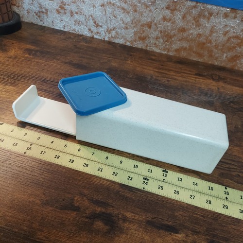 Tupperware cracker keeper - tupperware,